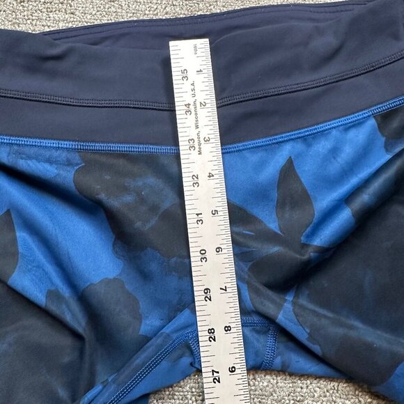Lululemon Speed Crop Legging in Jumbo Blue Floral & Black Size 4 - Mid-Rise - Picture 4 of 5